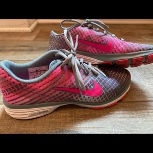Women’s Nike Dual fusion running sneakers